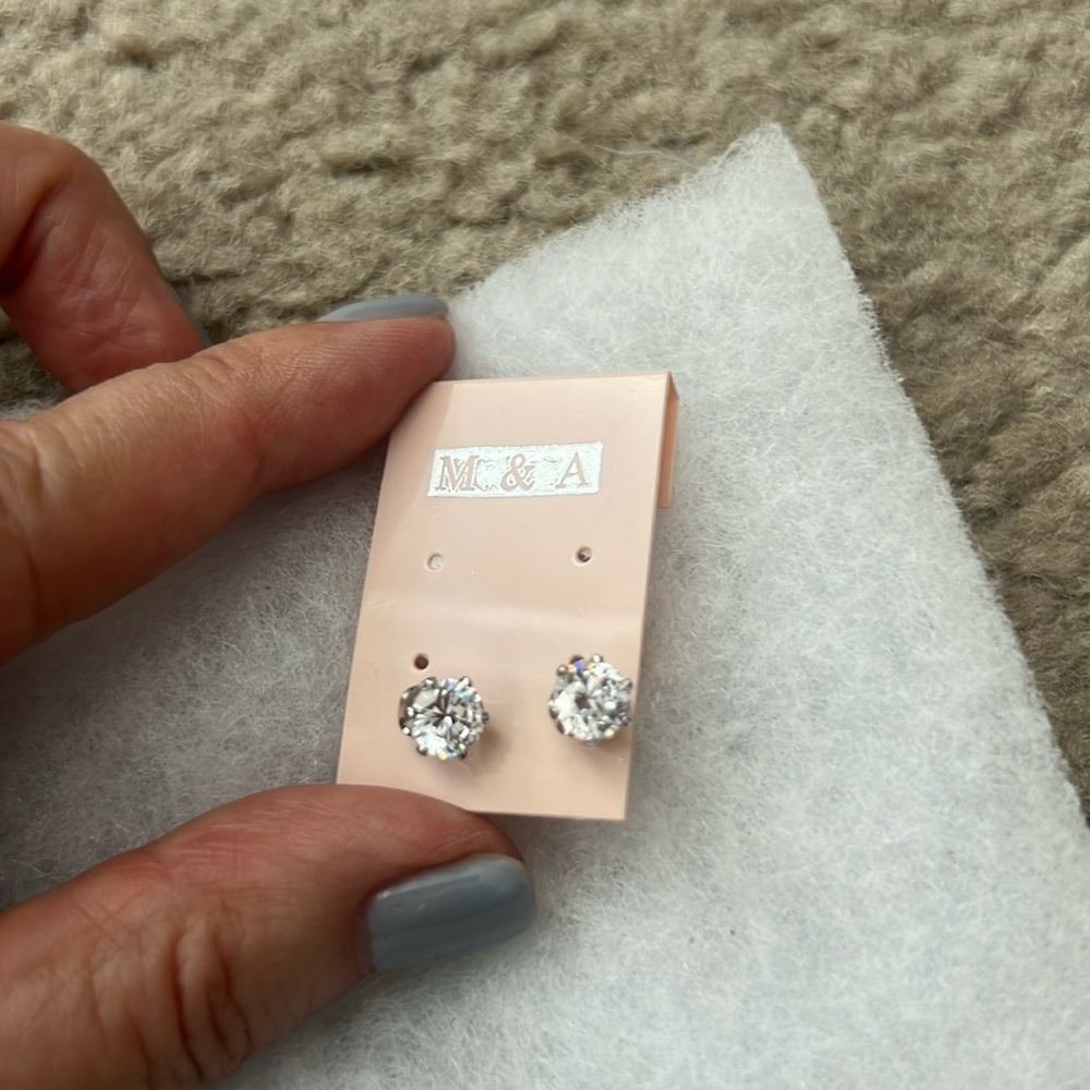 Fashion women earrings-brand new